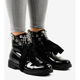 Botas isoladas lacadas a preto A3320EA 1