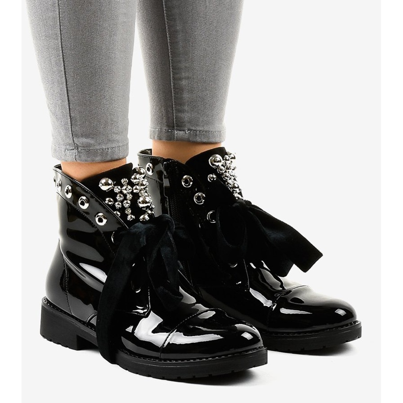 Botas isoladas lacadas a preto A3320EA 1