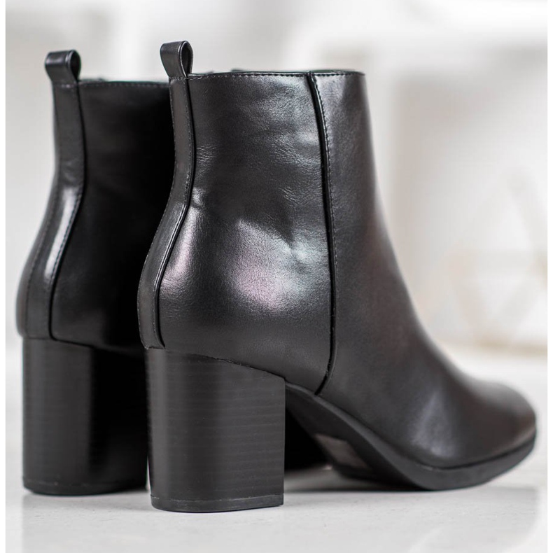 Weide Botas confortáveis em um poste preto 1 Weide Botas confortáveis em um poste preto 1