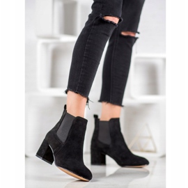 SHELOVET Chelsea Boots em um bar preto 1