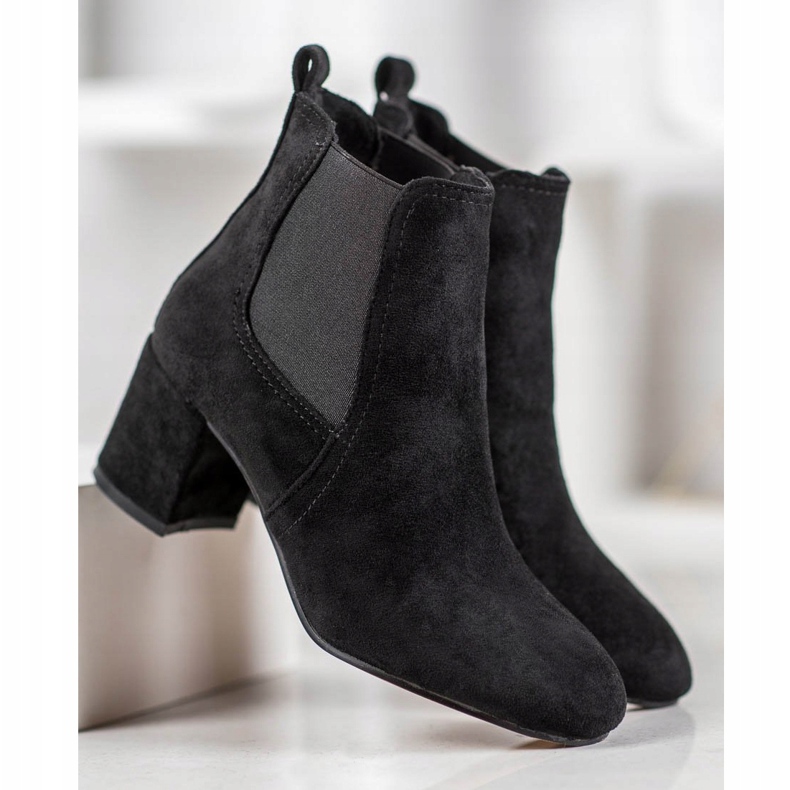 SHELOVET Chelsea Boots em um bar preto 2