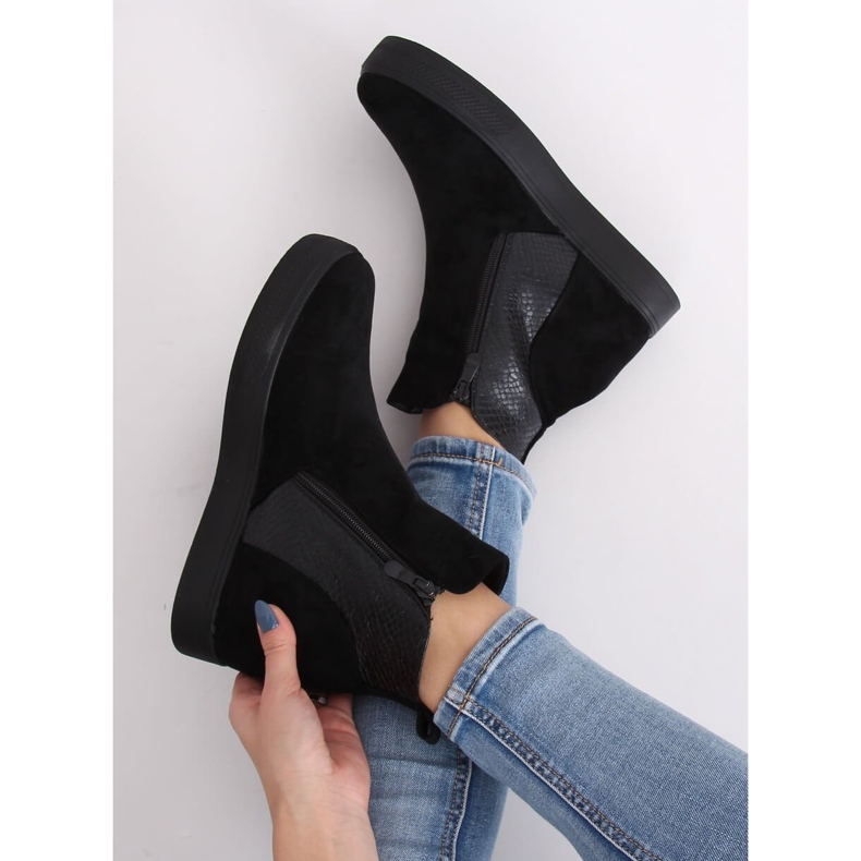 Botas pretas RQ235 pretas em uma cunha escondida preto 1