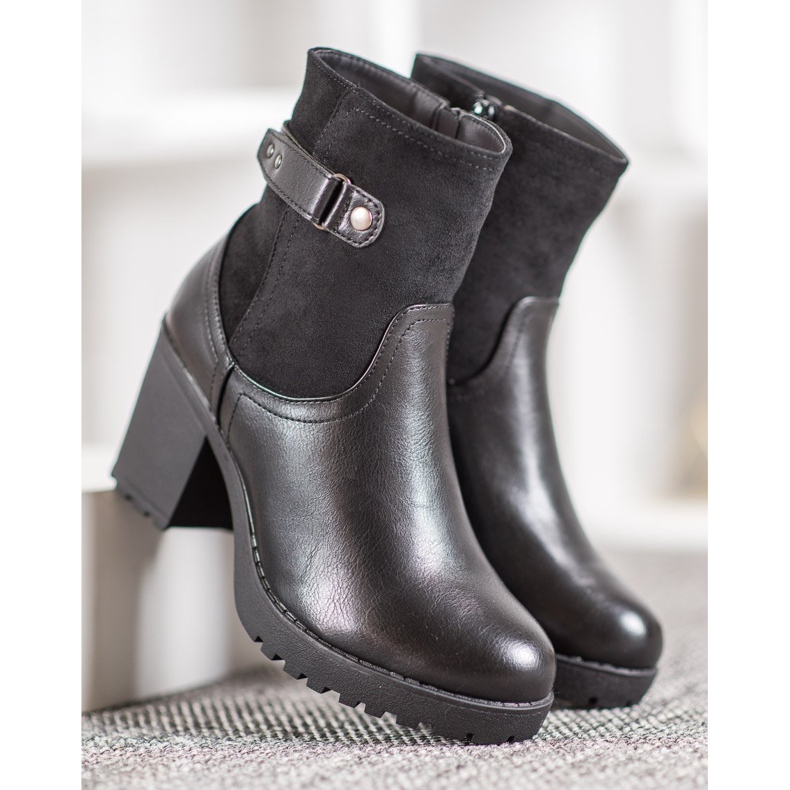 J. Star Botas quentes no poste preto 2 J. Star Botas quentes no poste preto 2