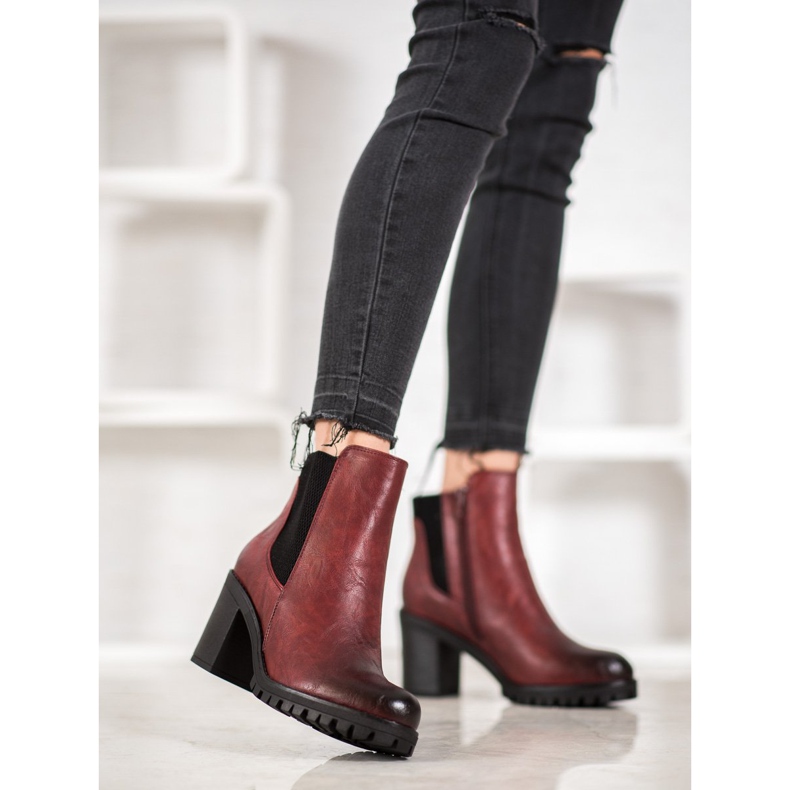 M.Daszyński Botas confortáveis ​​em um poste vermelho 1