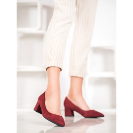 Fama Bombas em um pilar vermelho 2