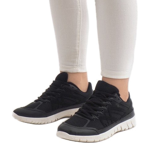 Tênis esportivos pretos com malha X-18 1