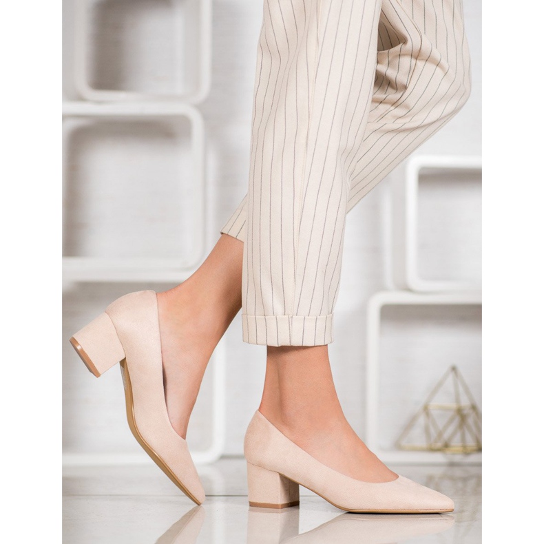 Ideal Shoes Bombas de camurça de salto alto marrom 2