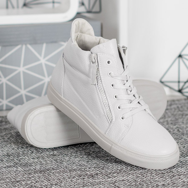 Sergio Leone Tênis brancos na plataforma 1