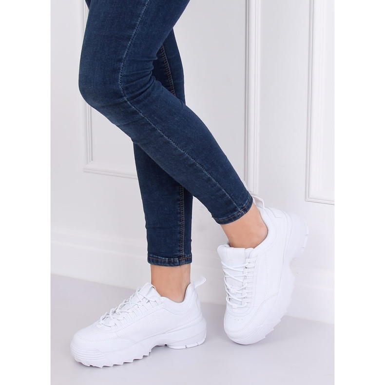 Sapatos esportivos brancos DSC81-2 brancos 2