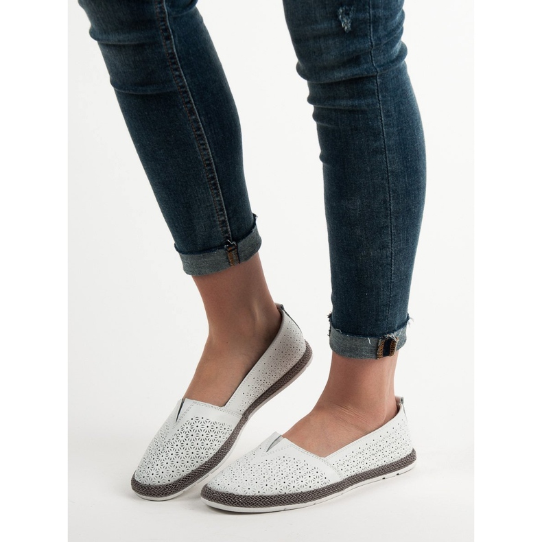 Goodin Bailarinas a céu aberto branco 1