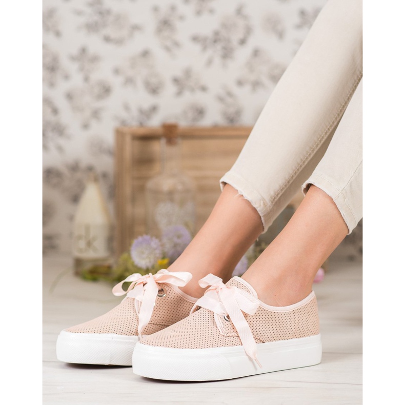 Kylie Tênis amarrados com uma fita marrom 1