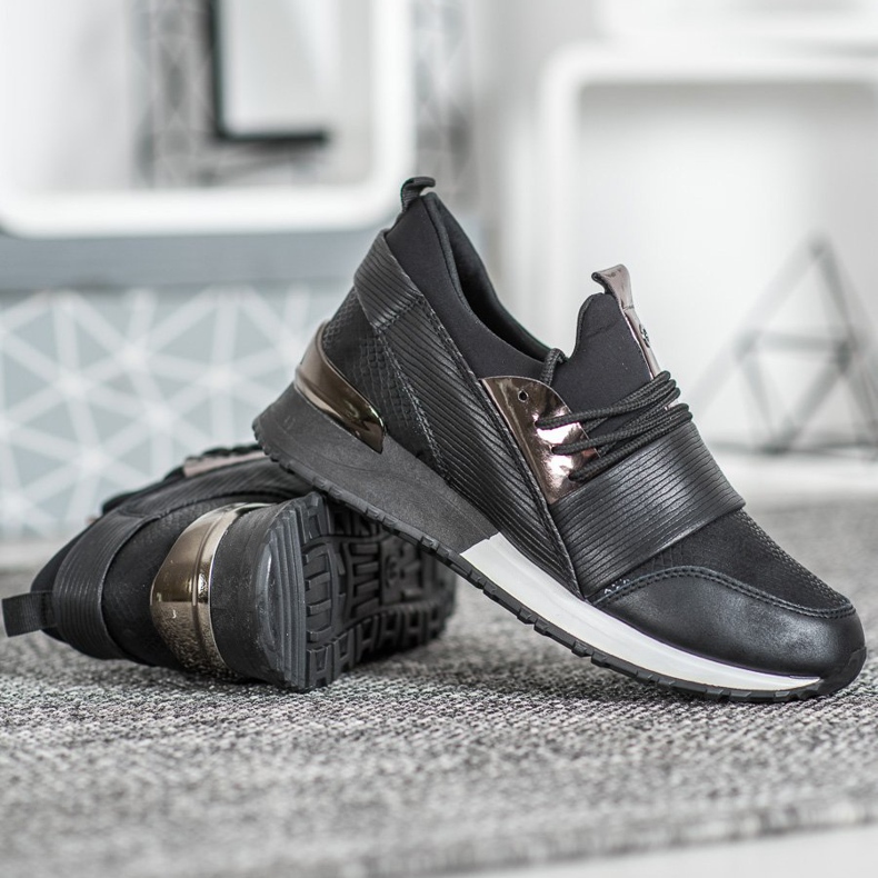 Muto Calçados esportivos na plataforma preto 2