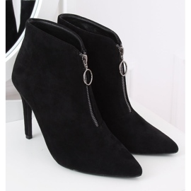 Botas pretas em um alfinete preto A3-029 preto 2