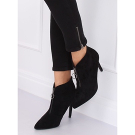 Botas pretas em um alfinete preto A3-029 preto 1