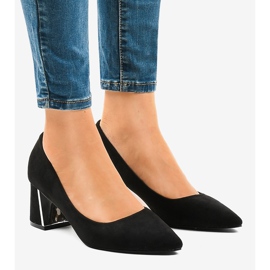 Bombas de camurça preta no pilar L439 preto 1