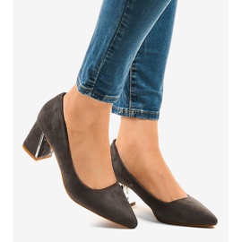 Bombas de camurça cinza no pilar L439 2