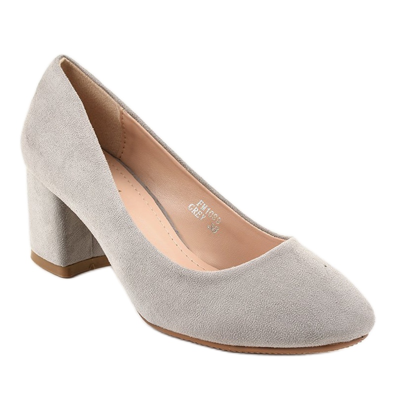 Bombas de camurça cinza no posto FM1089 1