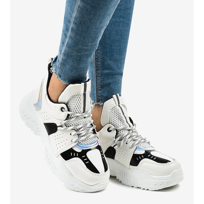 Tênis esportivos brancos K-505 1