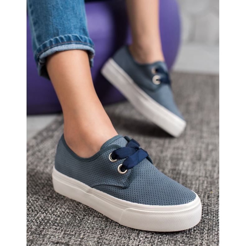 Kylie Tênis amarrados com uma fita azul 2