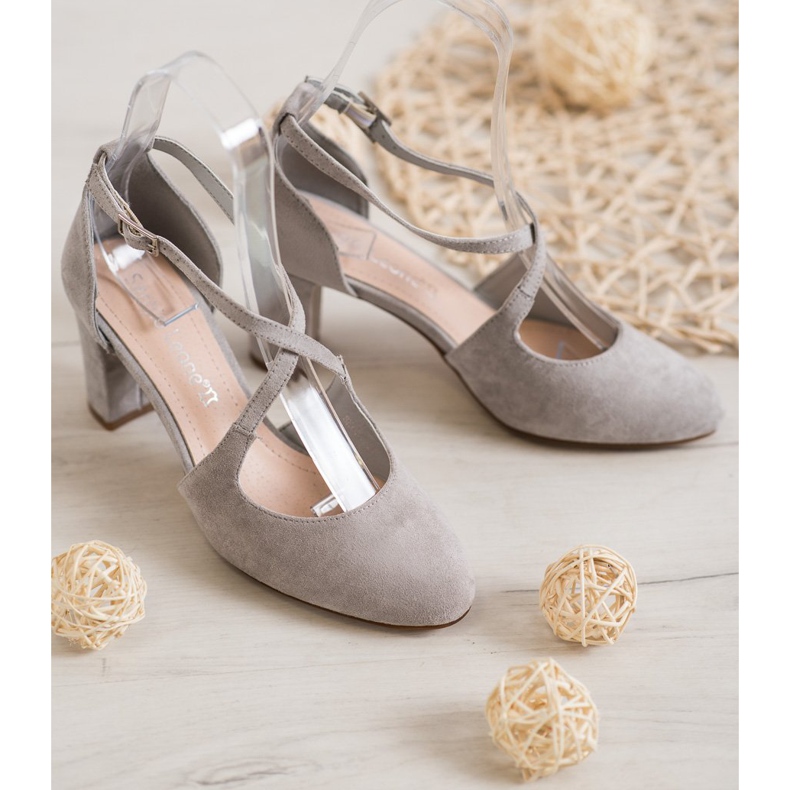 Sergio Leone Bombas elegantes em um pilar cinza 2