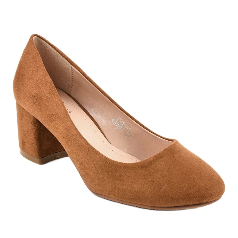 Bombas de camurça marrom no posto FM1089 1