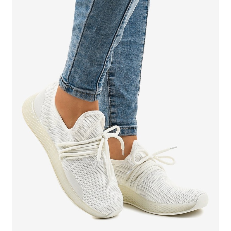 Calçados esportivos femininos brancos B-6851 1