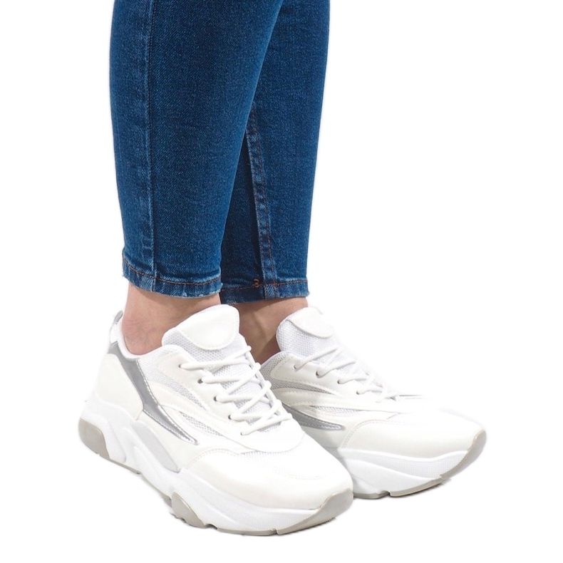 Tênis esportivos brancos SX001-9 1