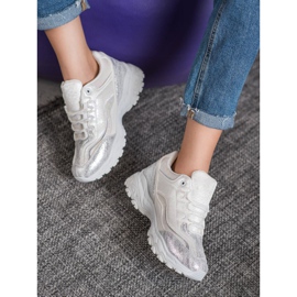 Small Swan Tênis Branco Estiloso 2