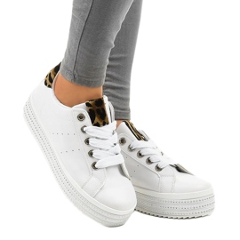 Tênis branco com estampa de leopardo na plataforma M-071 1