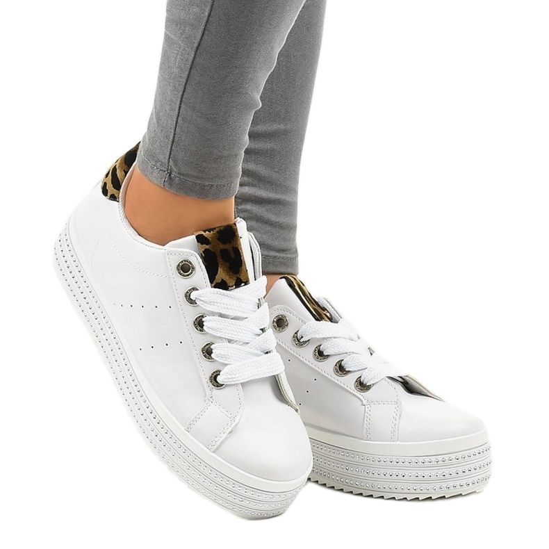 Tênis branco com estampa de leopardo na plataforma M-071 1
