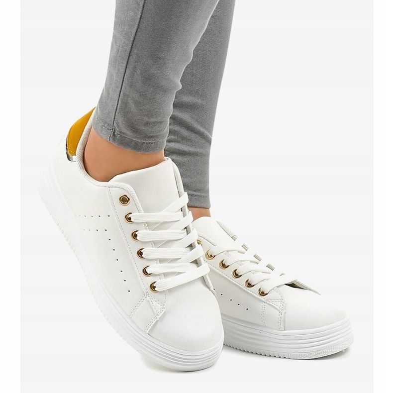 Tênis branco clássico na plataforma BK-52 2