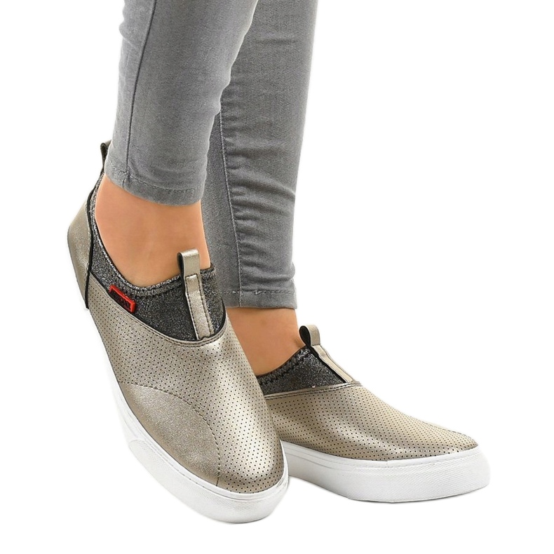 Tênis dourado com elástico A-92 1