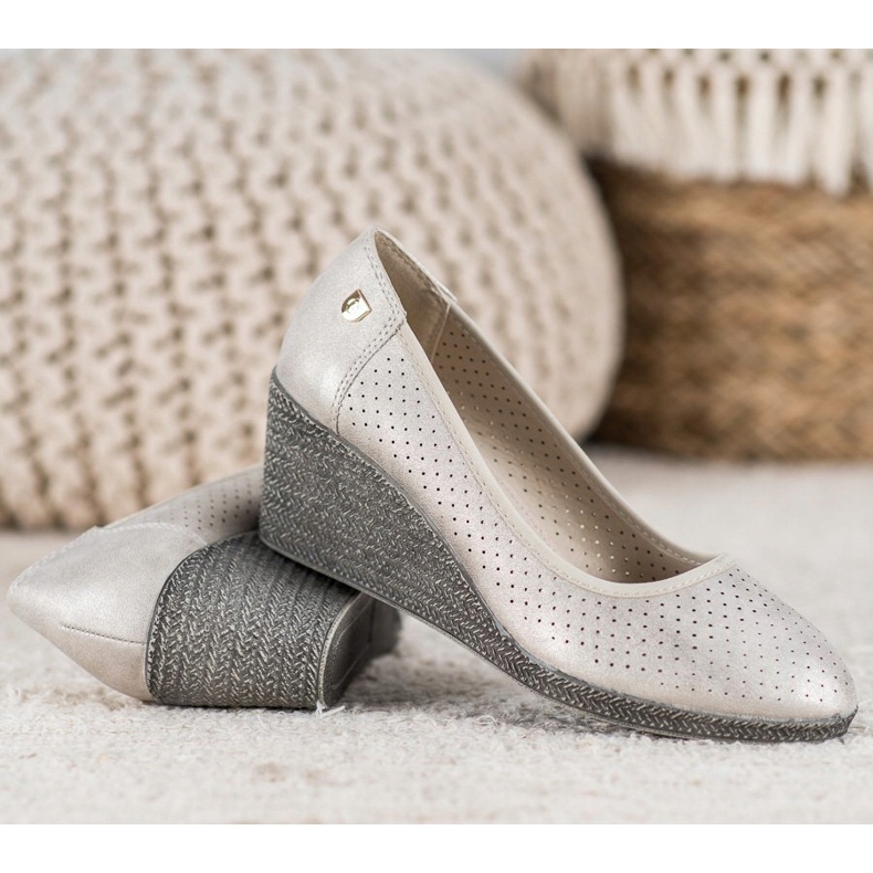 Bombas de cunha leve bege 2