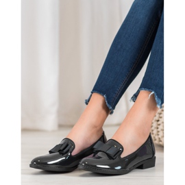 Fama Lordes lacados com um arco preto 1