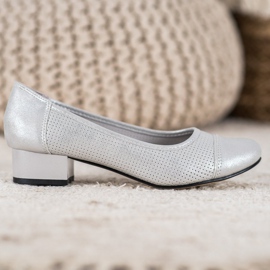 Goodin Bombas a céu aberto em um pilar cinza 1