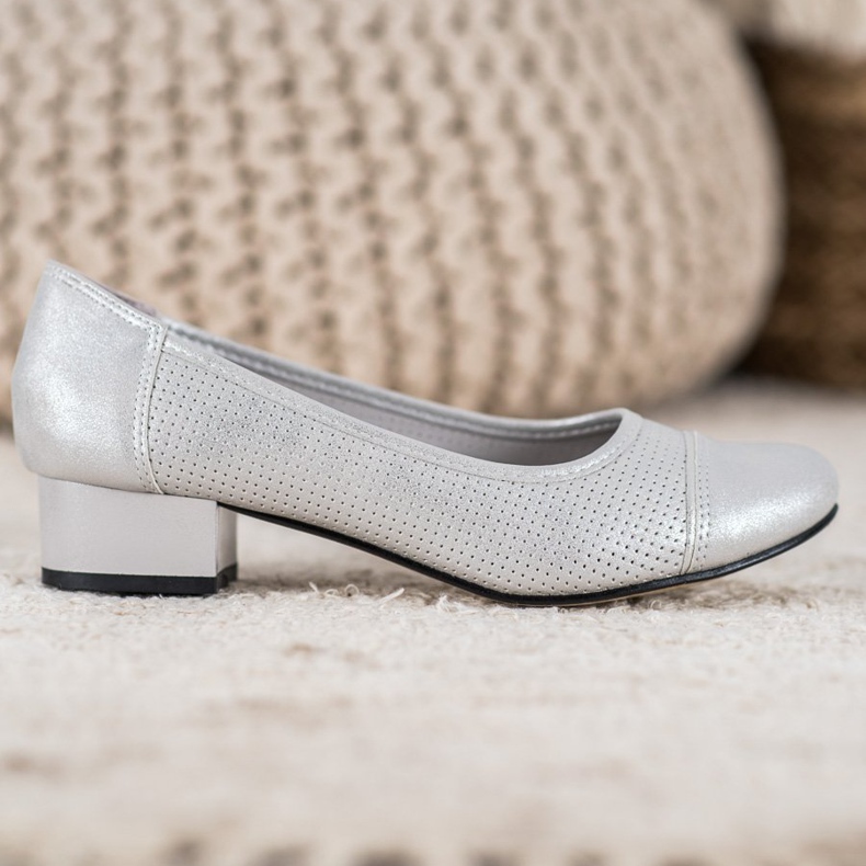 Goodin Bombas a céu aberto em um pilar cinza 1