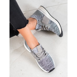 Bona Calçados esportivos na plataforma cinza 2