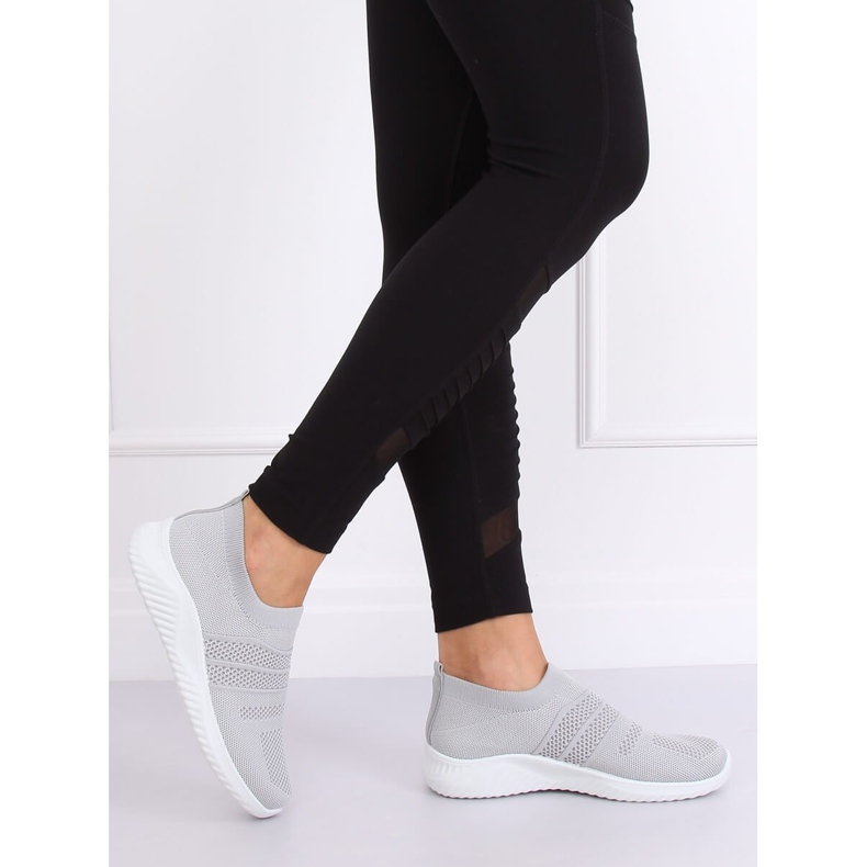 Tênis esportivos cinza NB331P 1