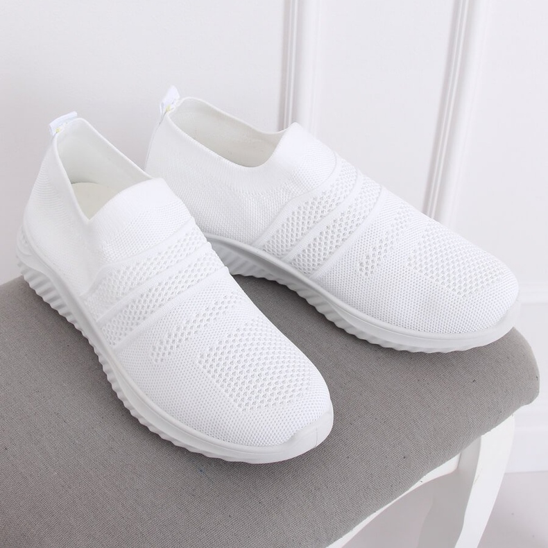 Sapatos esportivos brancos NB331P 2