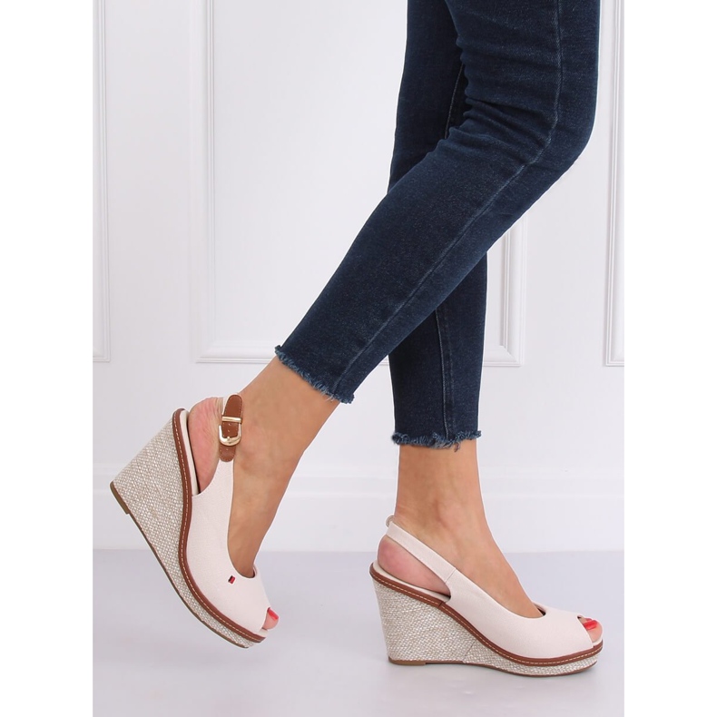 Sandálias com cunha bege R132P Bege 2