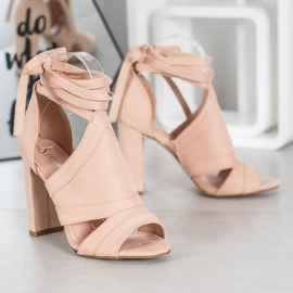 Seastar Sandálias amarradas em um poste bege 1