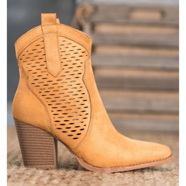 Seastar Cowgirls a céu aberto em um pilar castanho 2