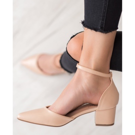 Seastar Bombas confortáveis em um pilar castanho 2 Seastar Bombas confortáveis em um pilar castanho 2