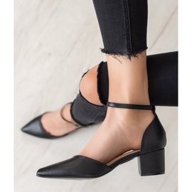 Seastar Bombas confortáveis ​​em um pilar preto 2