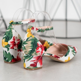 Seastar Bombas confortáveis ​​em um pilar multicolorido 2