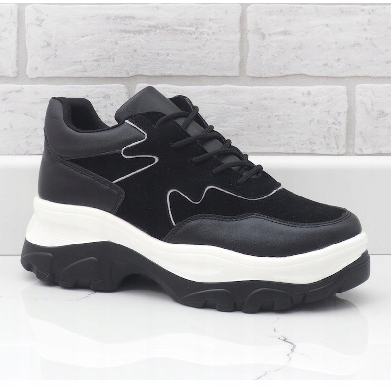 Tênis preto feito de couro ecológico E3260 1