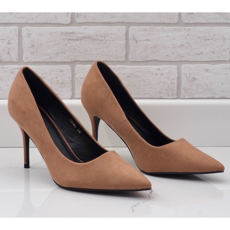 Salto de camurça clássico bege X8053 1 Salto de camurça clássico bege X8053 1