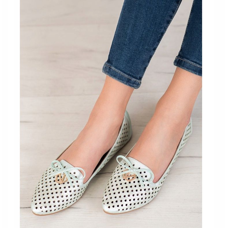 Bailarina a céu aberto no Spitz VINCEZA verde 1