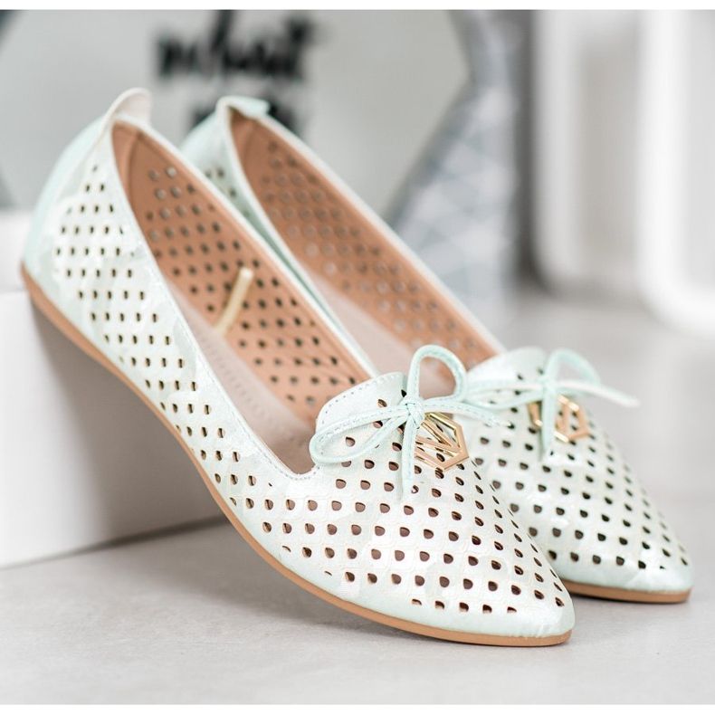 Bailarina a céu aberto no Spitz VINCEZA verde 2