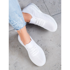 SHELOVET Sapatos têxteis brancos na plataforma 1